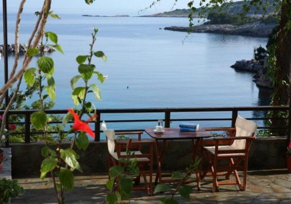 Pension Oniro Votsi  Buitenkant foto