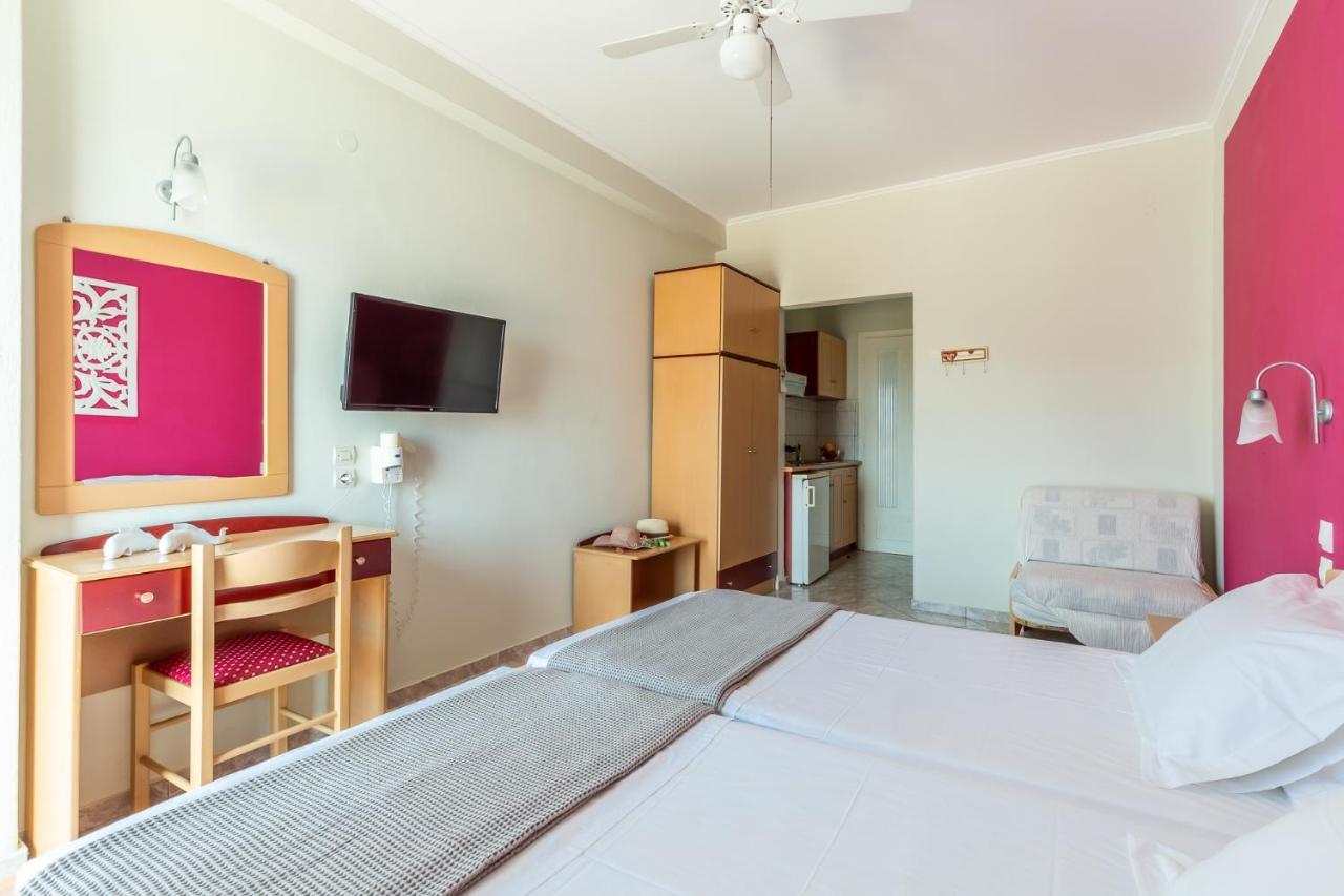 Pension Oniro Votsi  Buitenkant foto